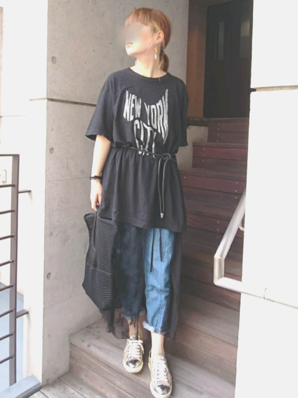 「休日コーデ、ゆるコーデ、お洒落さんとつながりたい、デニムパンツ、Tシャツ、ootd、undercover、大人カジュアル、レイヤード」｜「UNDERCOVERのアイテム（Tシャツ/カットソー、ブラック系）」を使った、umさん（レディース・158cm）の春コーディネートの1枚目の写真