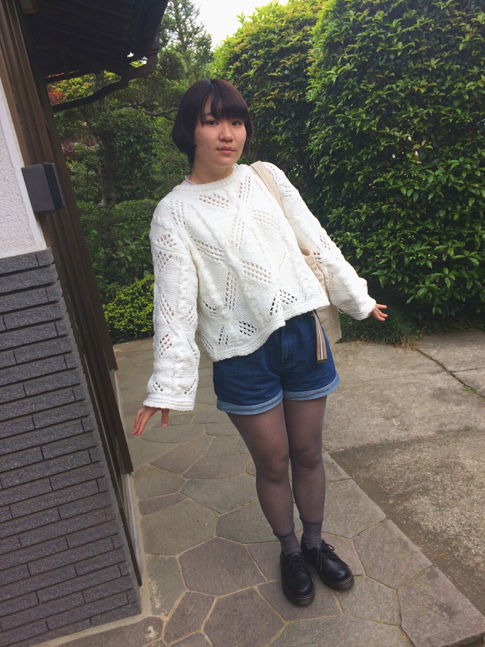 「ラメタイツ」｜「GUのアイテム（ニット/セーター、ホワイト系）」を使った、こじまさん（レディース・155cm）の春コーディネートの1枚目の写真