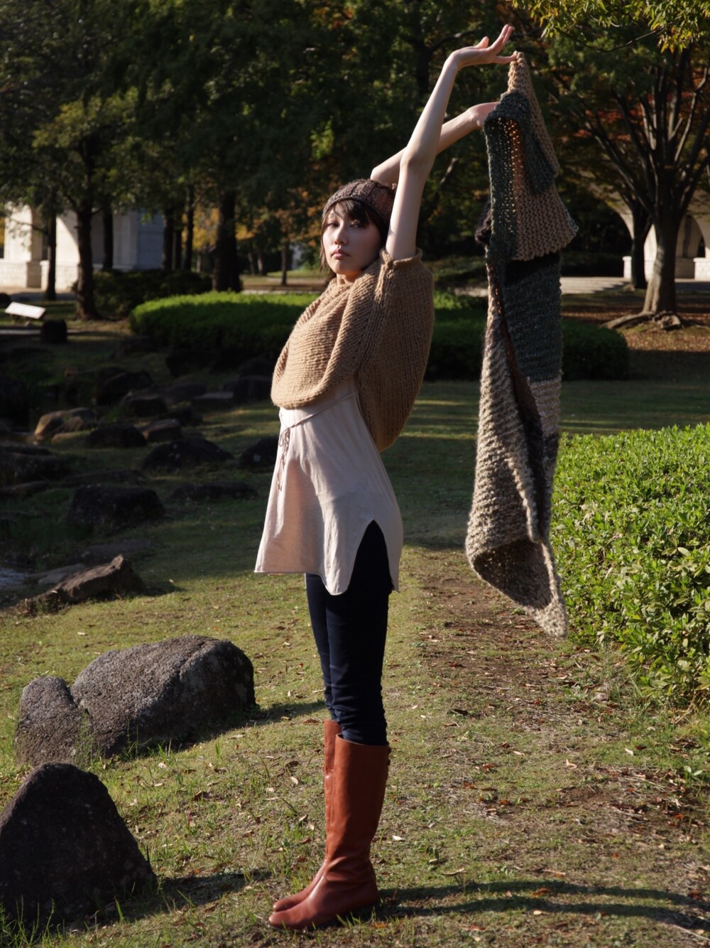 「knit、手編み、セーター、ストール、ニット帽、nyamunyamu、1点もの、にゃむ便り、handmade、にゃむにゃむ」｜「nyamunyamuのアイテム（ニット/セーター、ベージュ系）」を使った、みやうさん（レディース・170cm）の秋コーディネートの1枚目の写真