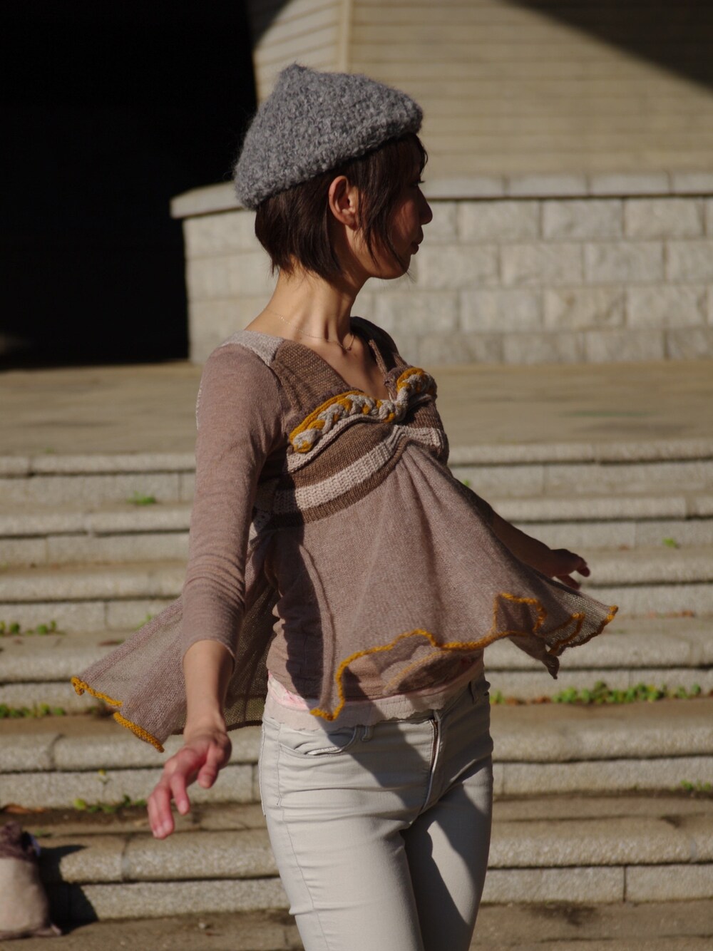 「秋コーデ、ニット、ニット帽、手編みニット、手編みのセーター、knit、handknit、一点もの、にゃむにゃむ、にゃむ便り」｜「nyamunyamuのアイテム（ニット/セーター、ブラウン系）」を使った、みやうさん（レディース・170cm）の秋コーディネートの1枚目の写真