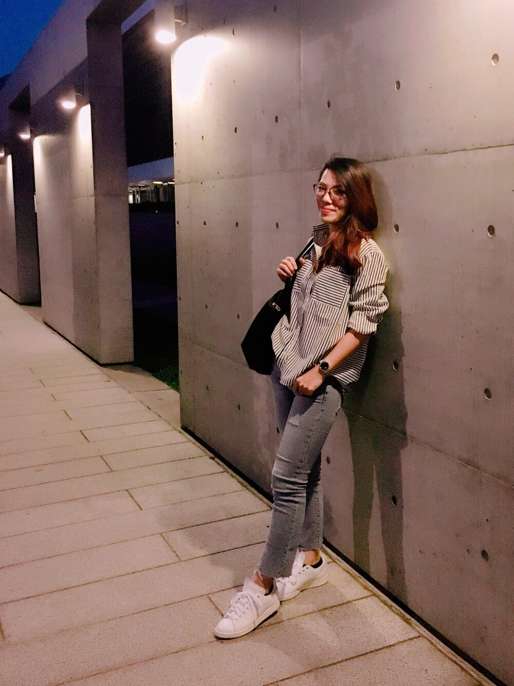 「ootd、outfit、casual、sneakers、glasses」｜「LONGCHAMPのアイテム（ショルダーバッグ、ブラック系）」を使った、xuanさん（レディース・159cm）の冬コーディネートの1枚目の写真