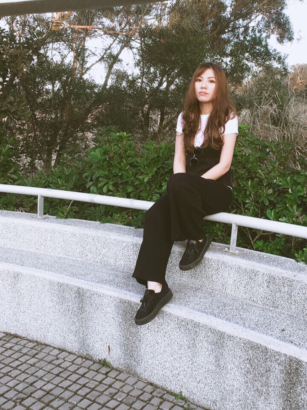 「black and white、girl」｜「SLYのアイテム（その他パンツ、ブラック系）」を使った、xuanさん（レディース・158cm）の春コーディネートの1枚目の写真