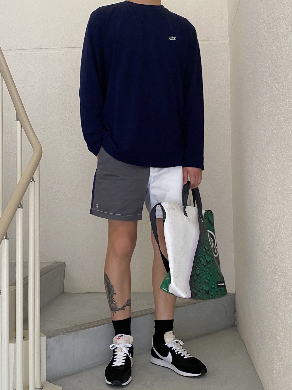 「ootd、ストリート、おしゃれさんと繋がりたい、カジュアル、大人カジュアル、きれいめカジュアル、プチプラ、今日のコーデ、シンプル、オーバーサイズ」｜「LACOSTEのLACOSTE/TH636EL（Tシャツ/カットソー、ブルー系）」を使った、ヒヨンさん（メンズ・183cm）の秋コーディネートの1枚目の写真