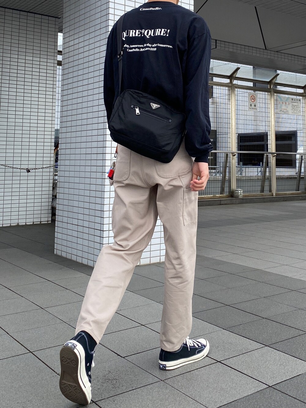 「ootd、ストリート、カジュアル、大人カジュアル、シンプル、きれいめカジュアル、今日のコーデ、プチプラ、オーバーサイズ、古着」｜「Com9uRe.のアイテム（Tシャツ/カットソー、ブラック系）」を使った、ヒヨンさん（メンズ・183cm）の秋コーディネートの1枚目の写真