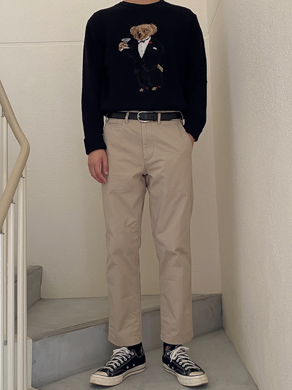 「シンプル、カジュアル、大人カジュアル、きれいめカジュアル、プチプラ、今日のコーデ、ootd、ニット、古着、韓国ファッション」｜「UNIQLOのアイテム（チノパンツ、ベージュ系）」を使った、ヒヨンさん（メンズ・183cm）の秋コーディネートの1枚目の写真