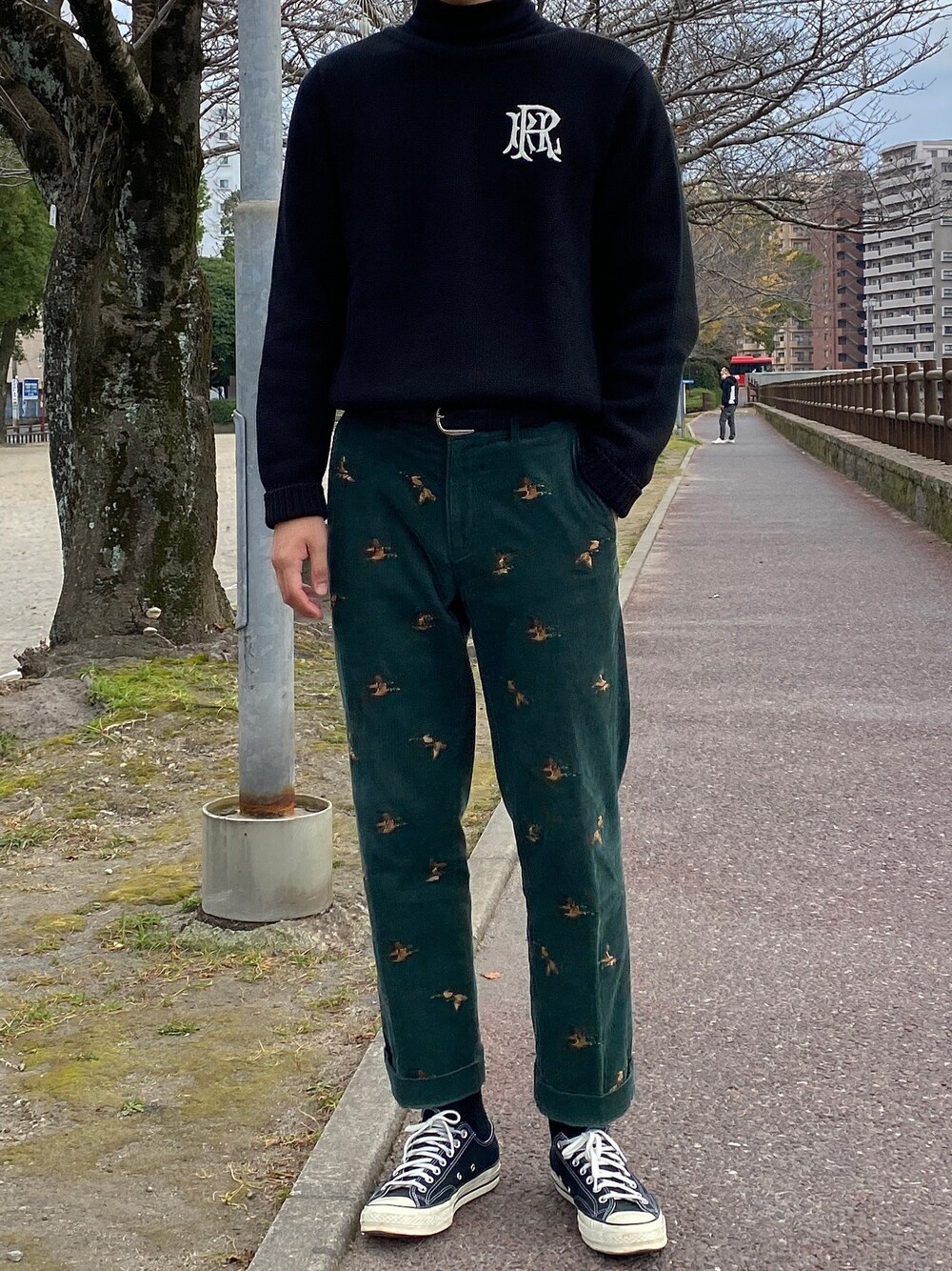 「ootd、レイヤードスタイル、シンプル、大人カジュアル、カジュアル、きれいめカジュアル、今日のコーデ、古着、韓国ファッション、韓国人」｜「POLO RALPH LAURENのアイテム（その他パンツ、グリーン系）」を使った、ヒヨンさん（メンズ・183cm）の冬コーディネートの1枚目の写真