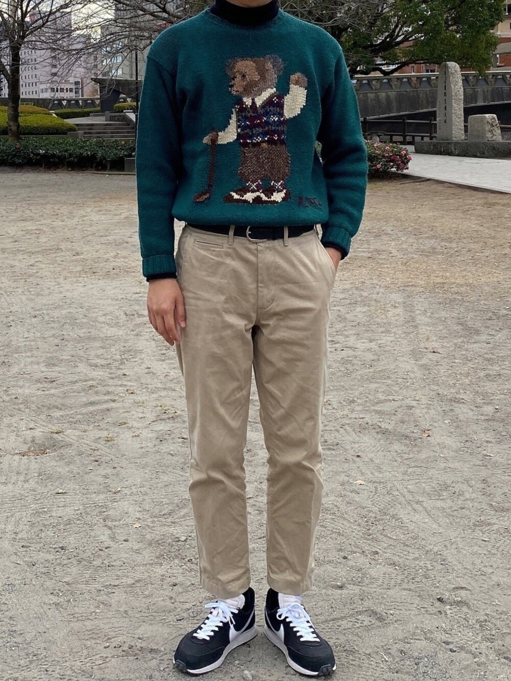 「今日のコーデ、カジュアル、大人カジュアル、きれいめカジュアル、古着、ootd、ニット、プチプラ、冬コーデ、シンプル」｜「UNIQLOのアイテム（チノパンツ、ベージュ系）」を使った、ヒヨンさん（メンズ・183cm）の冬コーディネートの1枚目の写真