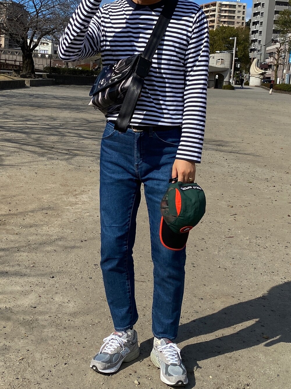「ootd、今日のコーデ、プチプラ、ユニクロ、シンプル、カジュアル、大人カジュアル、きれいめカジュアル、ストリート、オーバーサイズ」｜「UNIQLOのアイテム（デニムパンツ、ブルー系）」を使った、ヒヨンさん（メンズ・183cm）の冬コーディネートの1枚目の写真