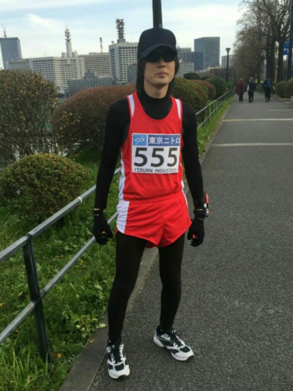 「CERURNのアイテム（照明、ホワイト系）」を使った、隆崎一真さん（メンズ・165cm）の春コーディネートの1枚目の写真
