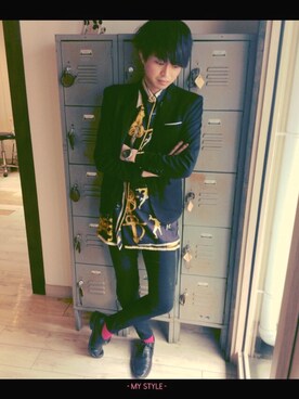 「ハデ色」｜「アイテム（ジャケット/アウター）」を使った、Hiroroさん（メンズ・176cm）の冬コーディネート