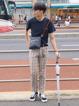 「タックイン」｜「アイテム（メッセンジャーバッグ）」を使った、RYOniiさん（メンズ・181cm）の秋コーディネート