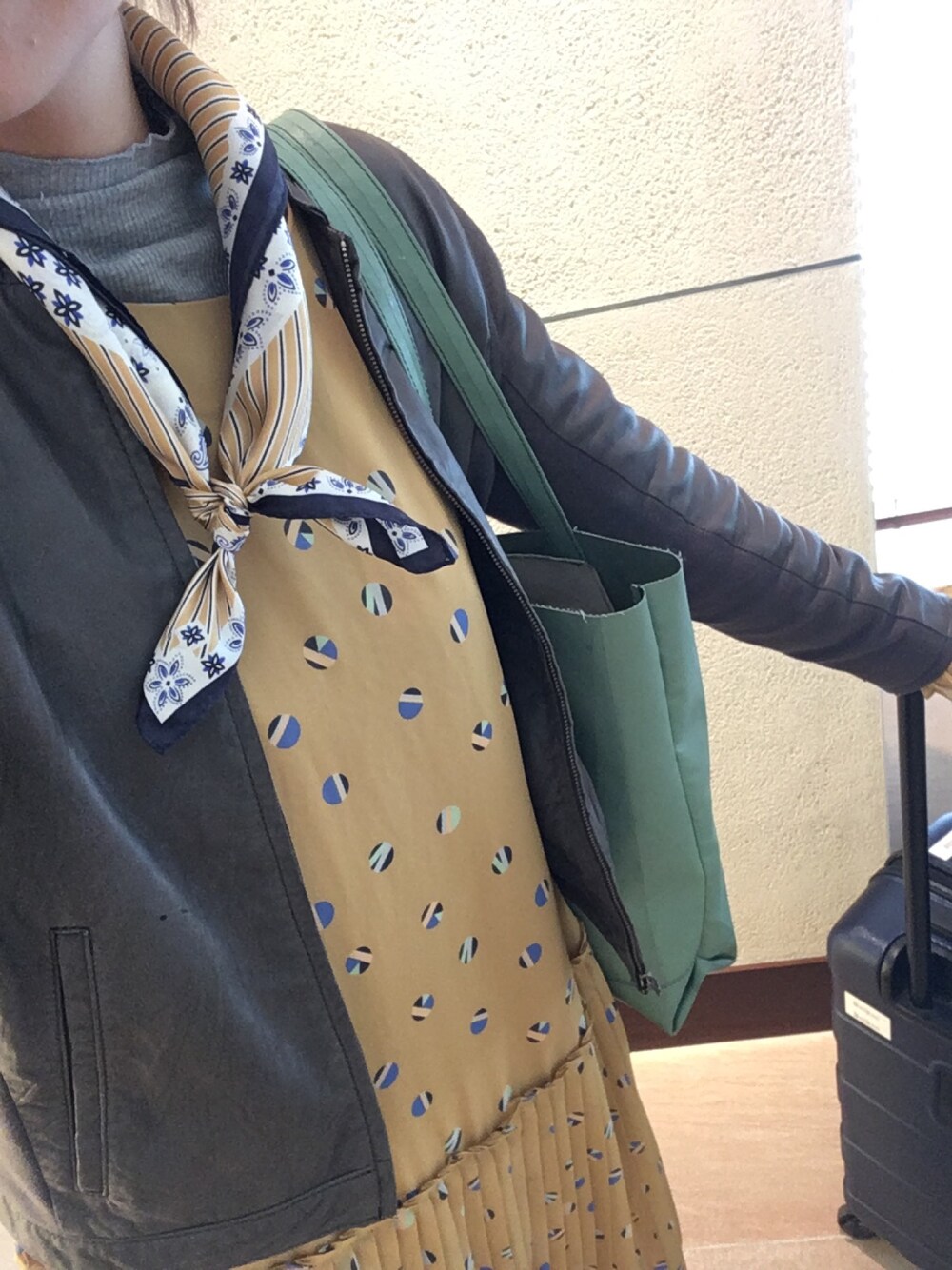 「ゆるコーデ、spring、出勤コーデ、FREITAG、スカーフ、マスタード」｜「이대で買いました‼︎のアイテム（ワンピース、イエロー系）」を使った、yurimitsuさん（レディース・159cm）の春コーディネートの1枚目の写真