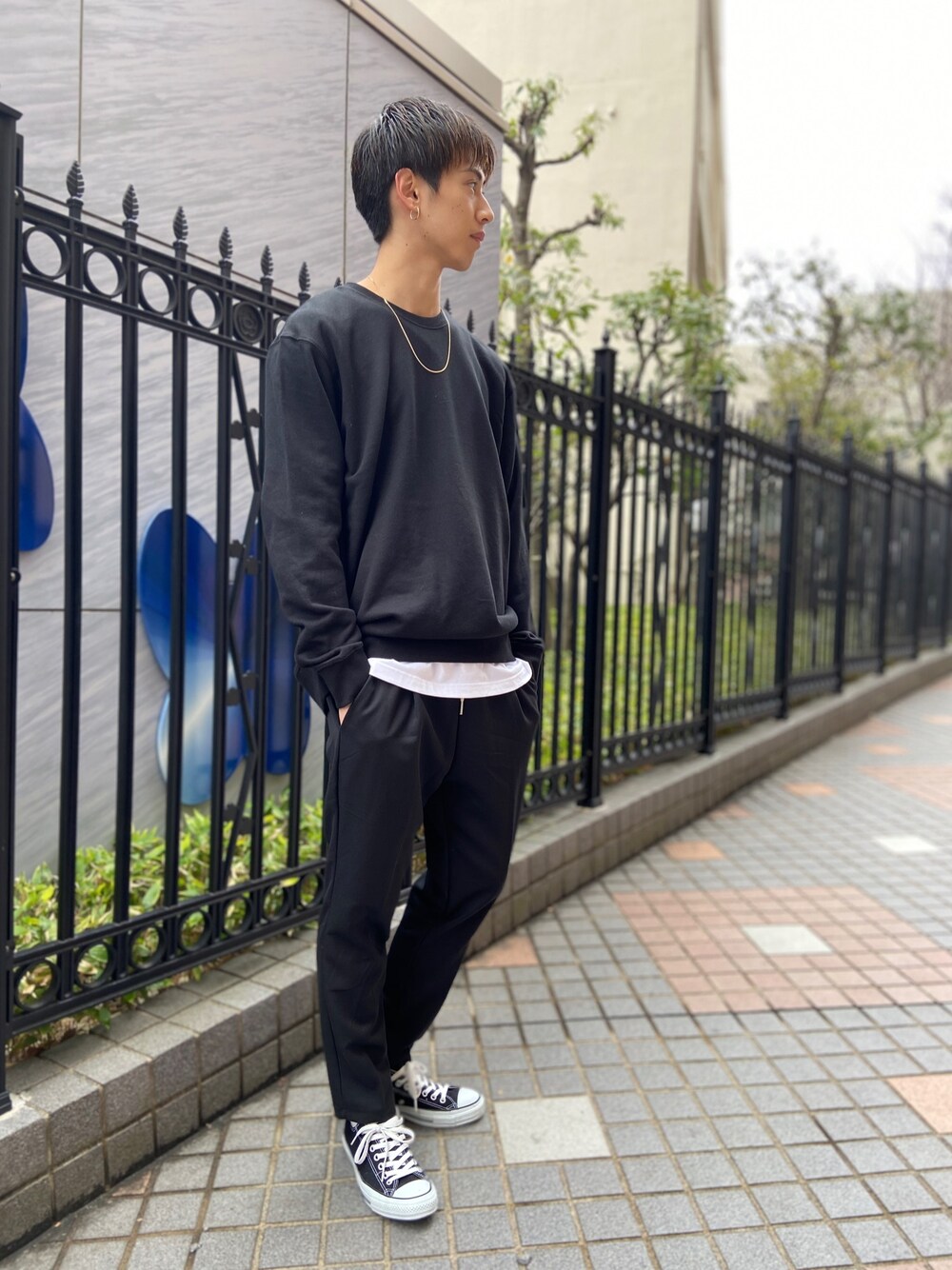 「ブラック、シンプルコーデ、ビッグシルエット、きれいめカジュアル、おしゃれさんと繋がりたい、Tシャツ、スウェット、モノトーン、ワントーンコーデ、プチプラ」｜「United Athleの10.0オンス　クルーネックスウェット【セットアップ対応】（スウェット、ブラック系）」を使った、RUIさん（メンズ・181cm）の冬コーディネートの1枚目の写真