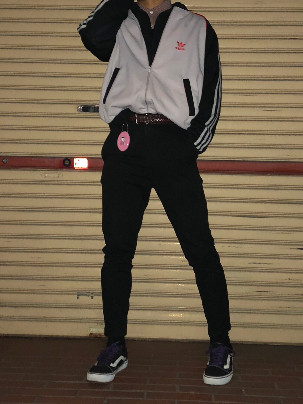 「adidas originals、street、streetstyle、fashion、ootd、photographer、VANS、古着、古着MIX、古着コーデ」｜「adidas Originalsのアイテム（ジャケット/アウター、ホワイト系）」を使った、うっくんさん（メンズ・170cm）の冬コーディネートの1枚目の写真