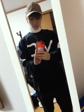 「RVCA（ルーカ）のアイテム（Tシャツ/カットソー、ブラック系）」を使った、たむぴーさん（メンズ）の冬コーディネート