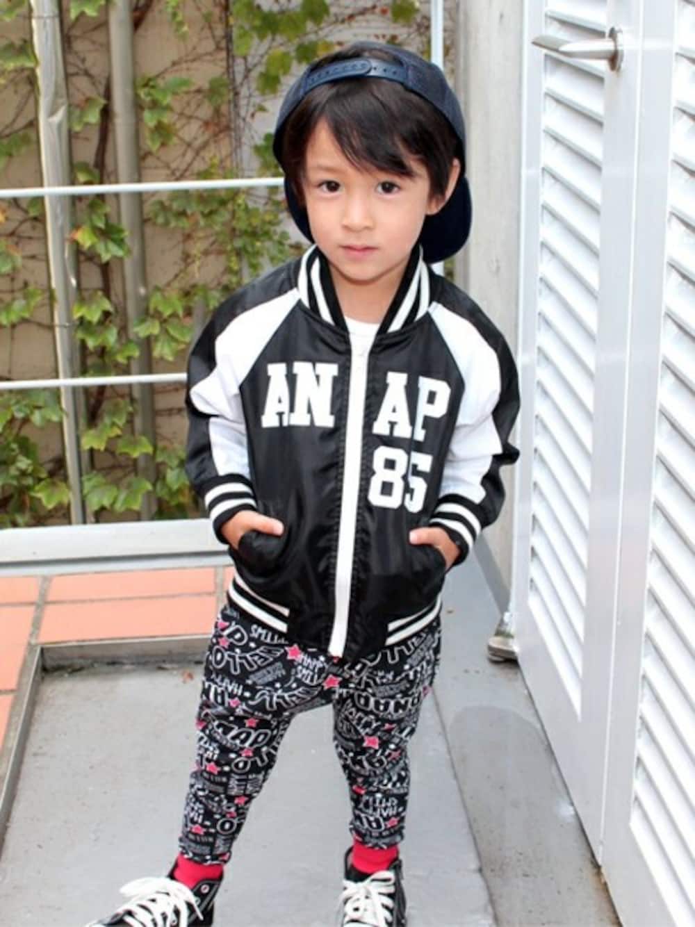 「スタジャン、ＡＮＡＰ　ｋｉｄｓ、ライン、デザイン、アナップキッズ」｜「ANAP kidsのライン入りスタジャン（スタジャン、レッド系）」を使った、ANAP KIDS Officialさん（キッズ・110cm）の秋コーディネートの1枚目の写真