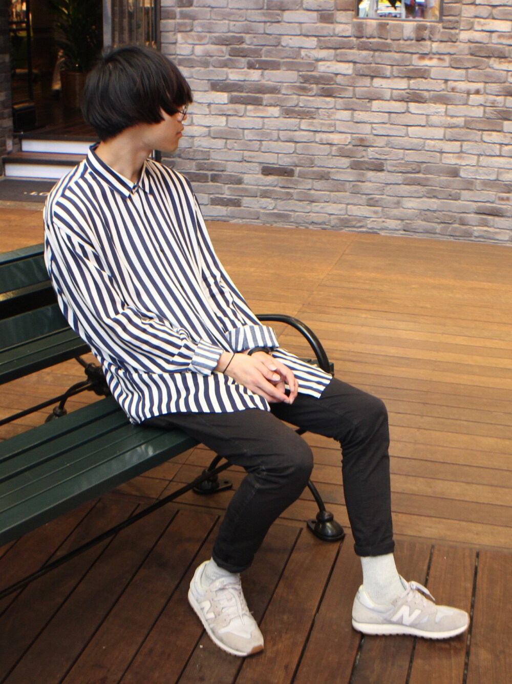 「お洒落さんとつながりたい、キレイめ、シャツ、New Balance、めがね」｜「ZARAのアイテム（シャツ/ブラウス、ブルー系）」を使った、ūki / hibiku_lightさん（メンズ・179cm）の夏コーディネートの1枚目の写真