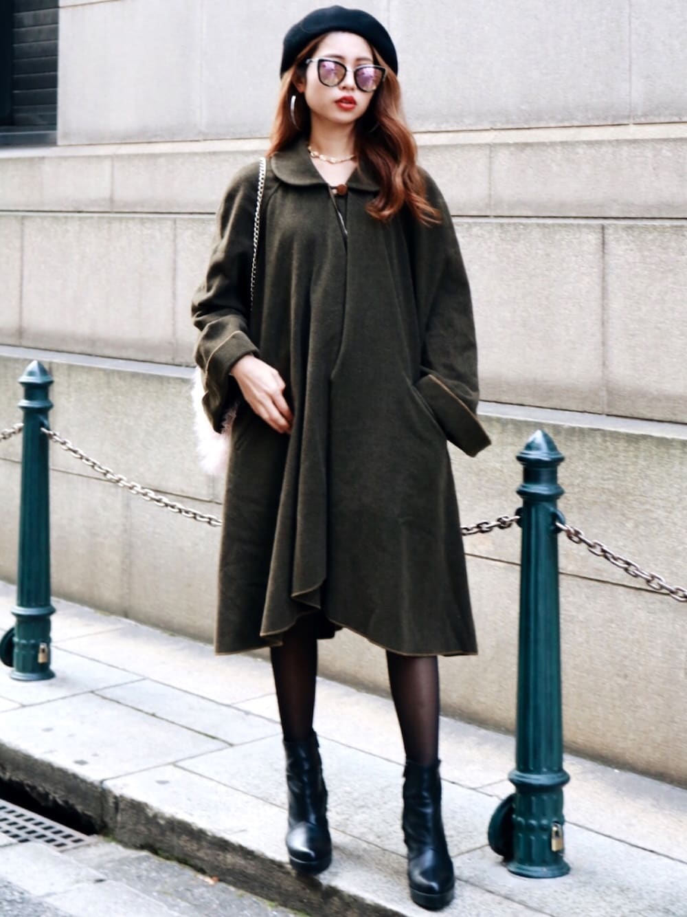 FENDIポンチョ ホワイト襟 FENDIポンチョ ホワイト襟 FENDI ポンチョ