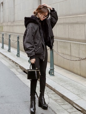 「Acne Studios（アクネストゥディオズ）のACNE STUDIOS SKIN 5 BLACK（デニムパンツ）」を使った、Akaneさん（レディース・163cm）の春コーディネート