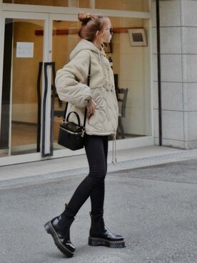 「Acne Studios（アクネストゥディオズ）のACNE STUDIOS SKIN 5 BLACK（デニムパンツ）」を使った、Akaneさん（レディース・163cm）の冬コーディネート