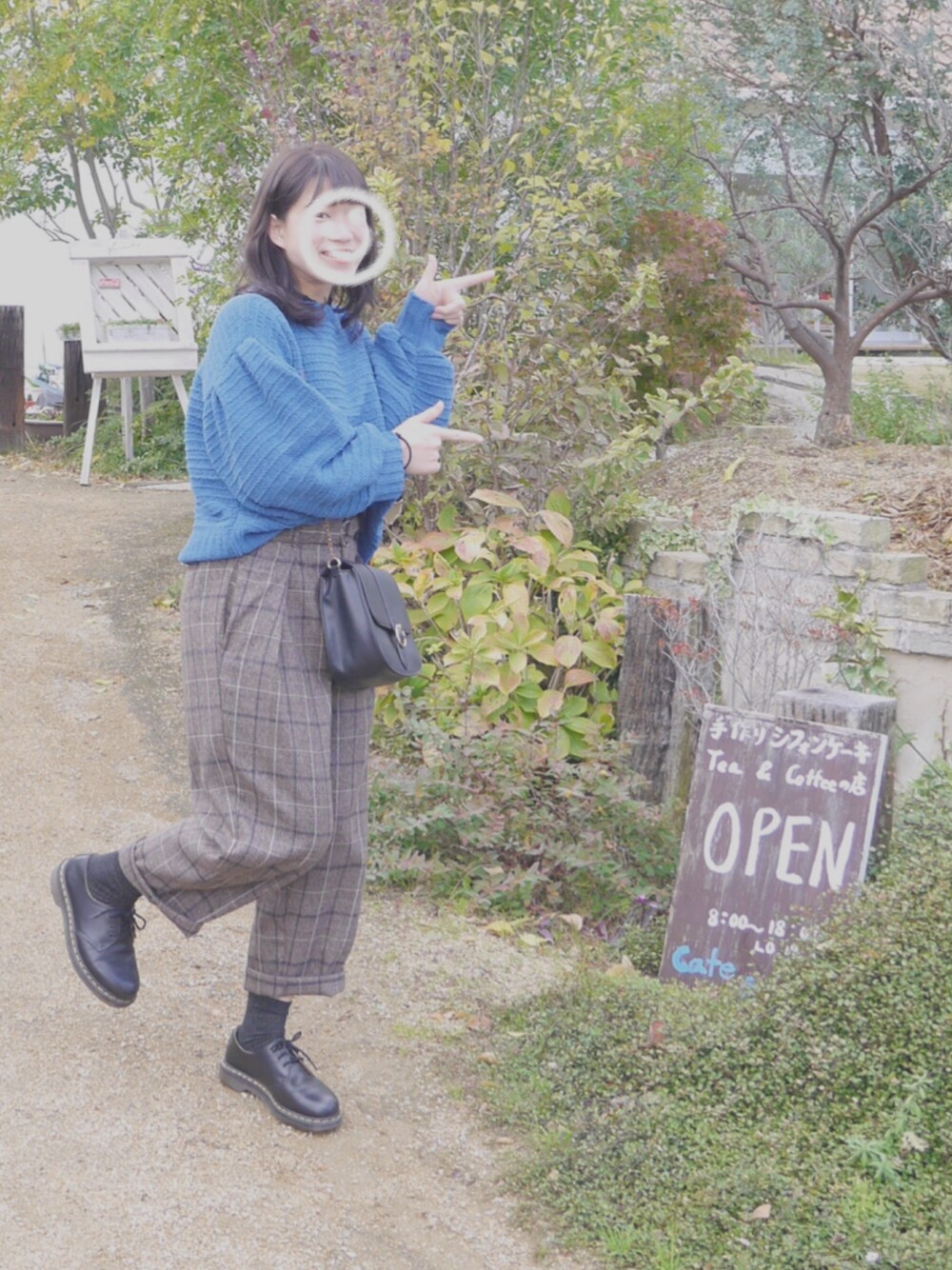 「休日スタイル、カジュアルコーデ、おしゃれさんと繋がりたい、ニット、GU、ブラウス、PAGEBOY、トラウザーパンツ、cepo.、ドクターマーチン」｜「Dr. Martensの【Dr.Martens】1461 59 3EYESHOE　ドクターマーチン 1461Z 3EYE GIBSON SHOE 3ホール ギブソン シューズ（ブーツ、ブラック系）」を使った、はさん（レディース・160cm）の秋コーディネートの1枚目の写真