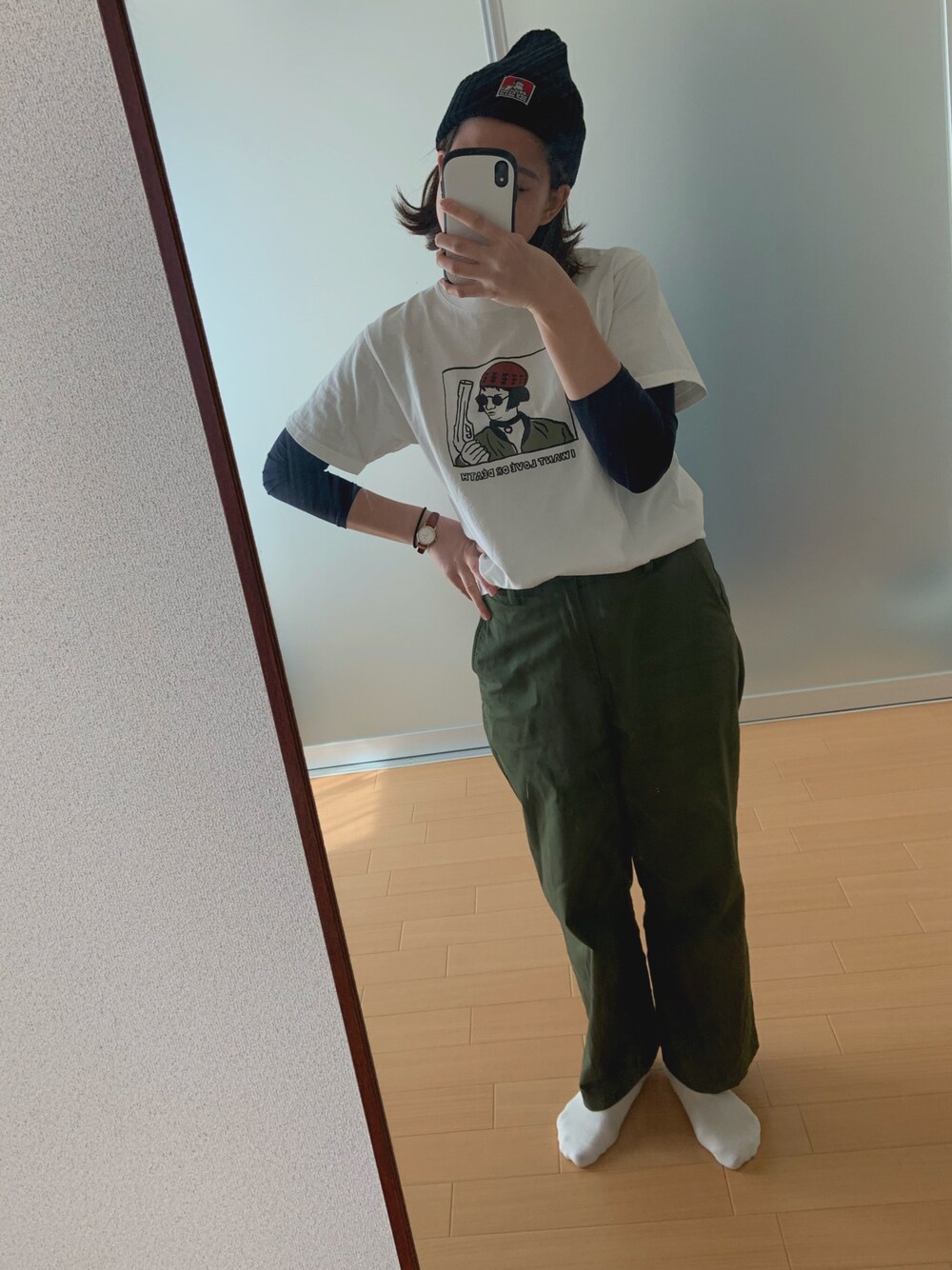 「カジュアル、メンズライク、ゆるコーデ、BEAMS、UNIQLO、白靴下、プチプラ、楽チンコーデ、買い物」｜「UNIQLOのハイウエストチノワイドストレートパンツ(丈長め77cm）（その他パンツ、ブルー系）」を使った、はさん（レディース・160cm）の春コーディネートの1枚目の写真