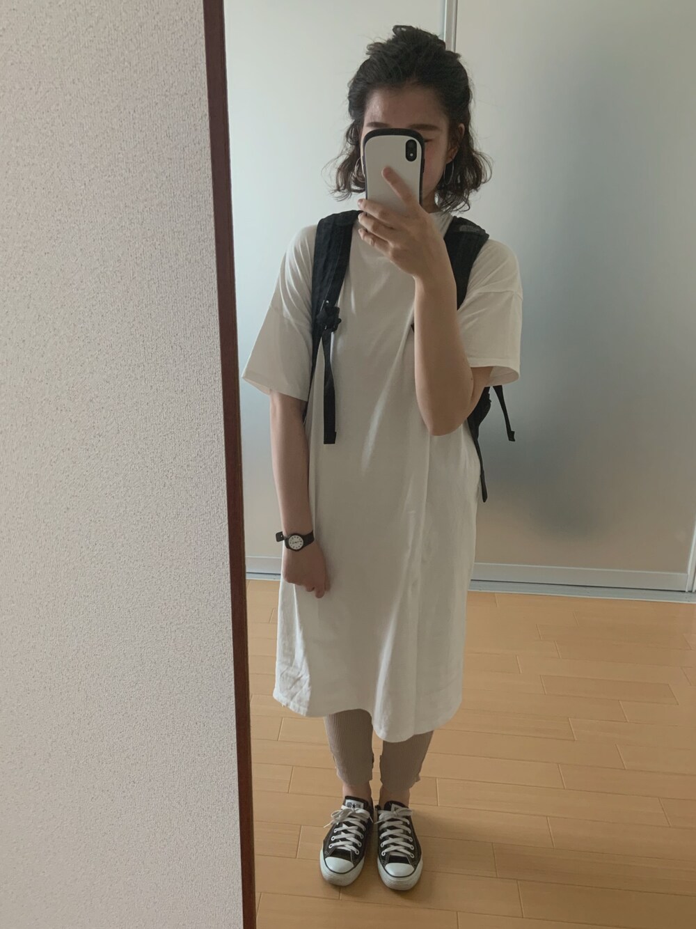 「シンプルコーデ、ラクチンコーデ、自転車スタイル、夏、プチプラコーデ、Tシャツ、スニーカー、コンバース、リュック、THE NORTH FACE」｜「w closetのノベルティさん❤︎（アナログ腕時計、ブラック系）」を使った、はさん（レディース・160cm）の春コーディネートの1枚目の写真