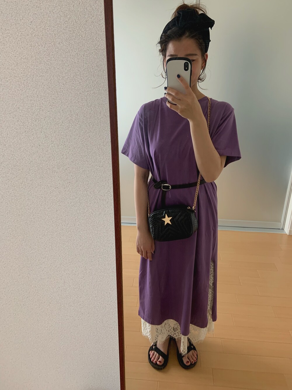 「大人カジュアル、シンプル、カジュアル、夏コーデ、プチプラコーデ、Tシャツワンピ、ローリーズファーム(LOWRYS FARM)、レース、サンダル、teva」｜「LOWRYS FARMのスーピマワンピース／ＳＳ　828364（ワンピース、パープル系）」を使った、はさん（レディース・160cm）の春コーディネートの1枚目の写真
