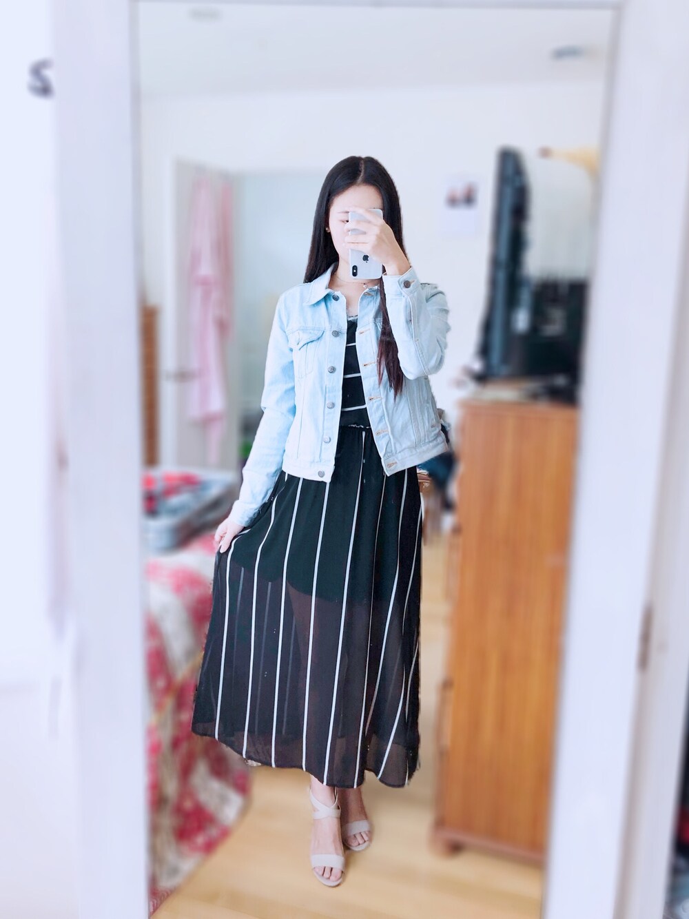 「new zealand、student、vacation、holiday、dress、autumn」｜「GLASSONSのアイテム（デニムジャケット、ブルー系）」を使った、Snowさん（レディース・165cm）の春コーディネートの1枚目の写真