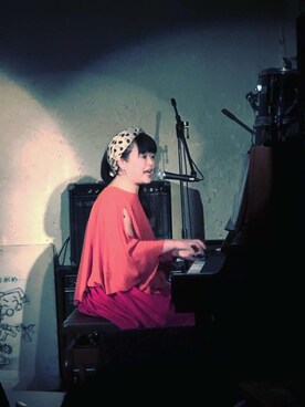 「peu pres（プープレ）のアイテム（シャツ/ブラウス、オレンジ系）」を使った、Mikako Hathawayさん（レディース・162cm）の春コーディネート