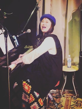 「AS KNOW AS plus（アズノゥアズプラス）のアイテム（Tシャツ/カットソー、ベージュ系）」を使った、Mikako Hathawayさん（レディース・162cm）の冬コーディネート