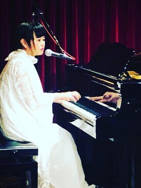 「Amazonのアイテム（カーディガン/ボレロ、ホワイト系）」を使った、Mikako Hathawayさん（レディース・162cm）の春コーディネート