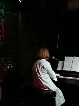 「TSUMORI CHISATO（ツモリチサト）のアイテム（シャツワンピース、ホワイト系）」を使った、Mikako Hathawayさん（レディース・162cm）の秋コーディネート