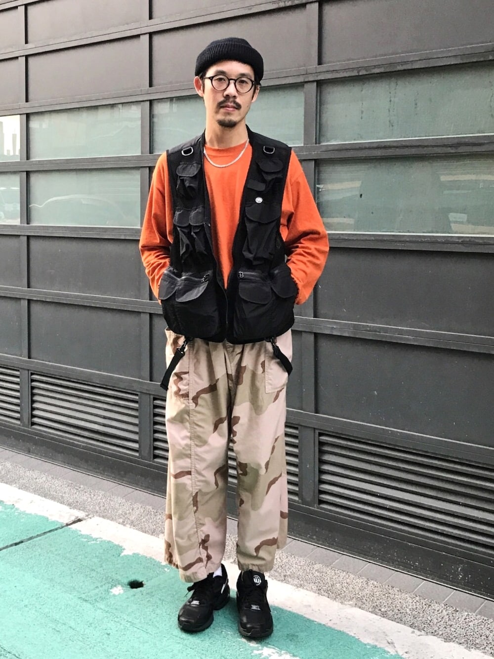 「demarcolab、baloriginal、bal、bedlam、CALOLINE、 ＮＩＫＥ、 NIKE AIR MAX、nikeairmaxlight2、fishingvest」｜「DEMARCOLABのアイテム（ニットキャップ/ビーニー、ブラック系）」を使った、JenningsTuさん（メンズ・173cm）の春コーディネートの1枚目の写真