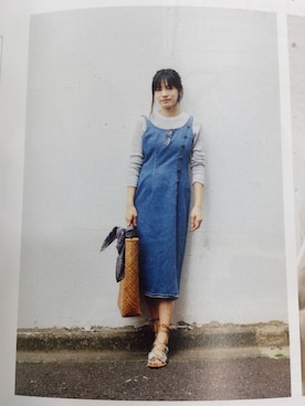 「VINTAGE（ヴィンテージ）のアイテム（ワンピース、ブルー系）」を使った、百冨友香理さん（レディース・160cm）の春コーディネート