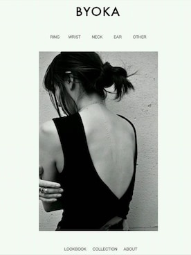 「BYOKAのアイテム（ネックレス、シルバー系）」を使った、百冨友香理さん（レディース・160cm）の春コーディネート