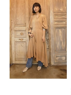 「VINTAGE（ヴィンテージ）のアイテム（ワンピース、ベージュ系）」を使った、百冨友香理さん（レディース・160cm）の秋コーディネート