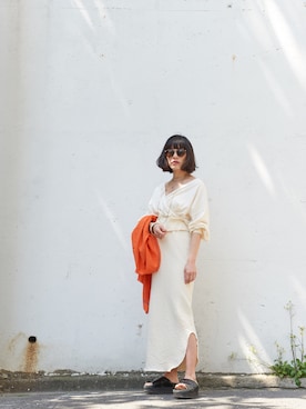 「GALLARDAGALANTE（ガリャルダガランテ）のカシュクールプルオーバー【オンラインストア限定商品】（Tシャツ/カットソー、ベージュ系）」を使った、百冨友香理さん（レディース・160cm）の春コーディネート