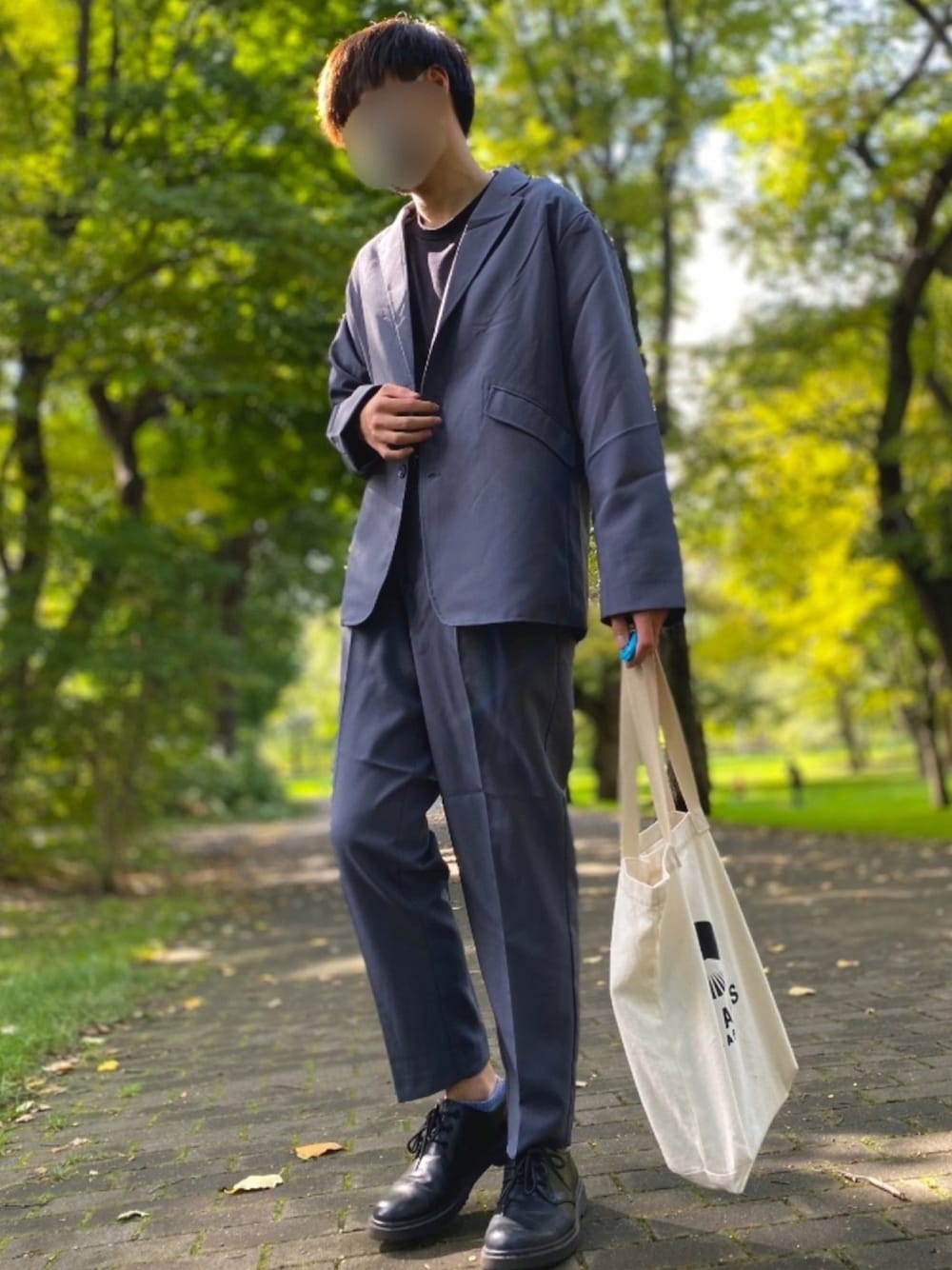「休日スタイル、大人カジュアル、秋のコーデ、ootd、お洒落さんとつながりたい、GU、カジュアルコーデ、セットアップ、きれいめカジュアル、シンプル」｜「ASTRONOMYのポリトロリラックスアーバンフィットテーラード＆テーパードパンツ セットアップ（テーラードジャケット、グレー系）」を使った、とむらいすさん（メンズ・179cm）の秋コーディネートの1枚目の写真