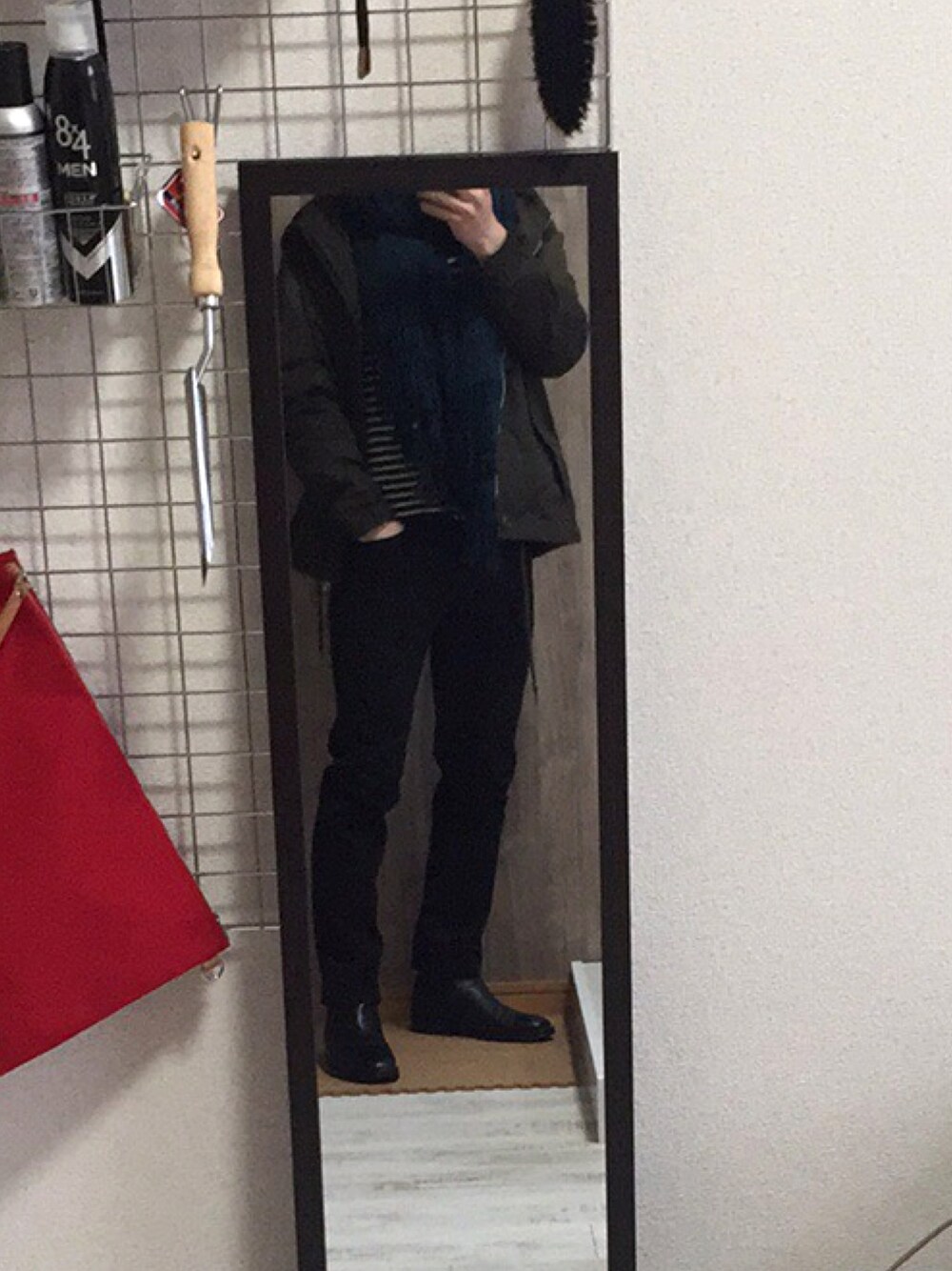 「雨の日」｜「UNIQLOのアイテム（デニムパンツ、ブラック系）」を使った、ひらたけさん（メンズ・161cm）の春コーディネートの1枚目の写真