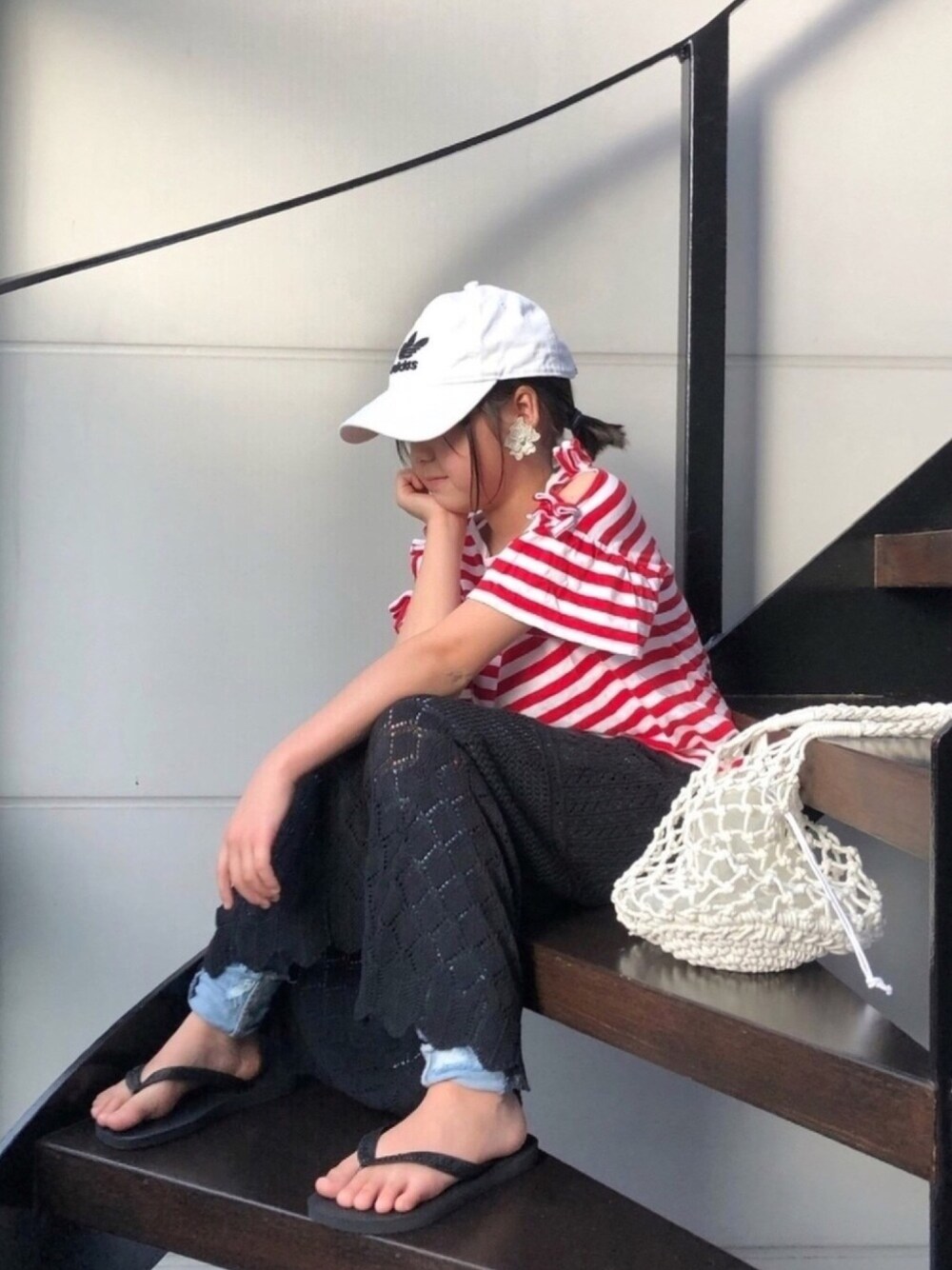 「キャップ、ボーダー、レイヤードスタイル、スポーツミックス、ビーチサンダル、休日スタイル、春夏コーデ、adidas、透かし編みスカート、ボーダートップス」｜「Tappetの[80-150]ボーダーギャザー Tシャツ（Tシャツ/カットソー、レッド系）」を使った、★COCO☆さん（キッズ・136cm）の春コーディネートの1枚目の写真