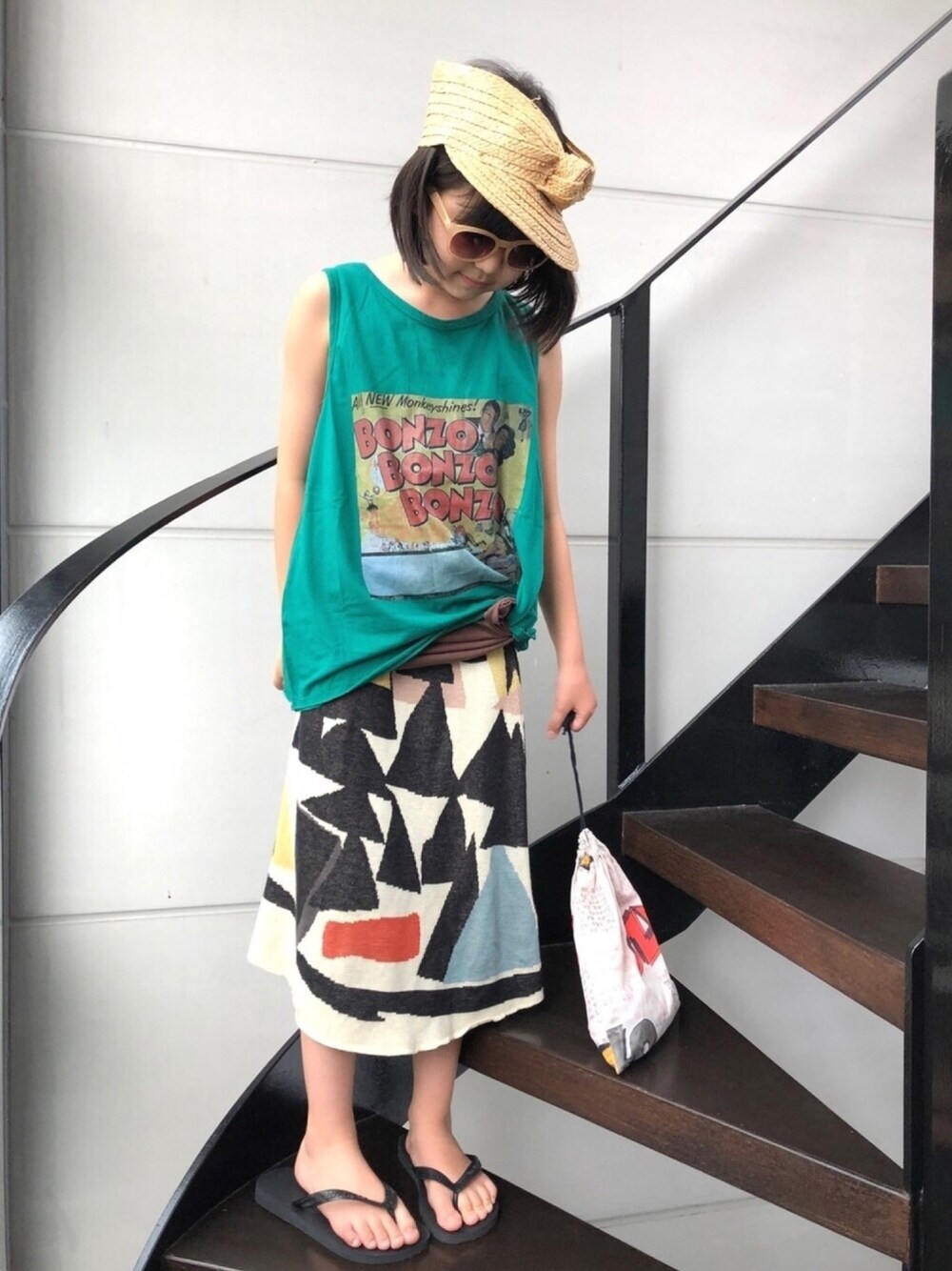 「カジュアルコーデ、サングラス、タンクトップ、レイヤードスタイル、ゆるコーデ、休日スタイル、サンバイザー、夏コーデ、柄スカート、ビーチサンダル」｜「WOLF&RITAのアイテム（帽子、ベージュ系）」を使った、★COCO☆さん（キッズ・138cm）の夏コーディネートの1枚目の写真