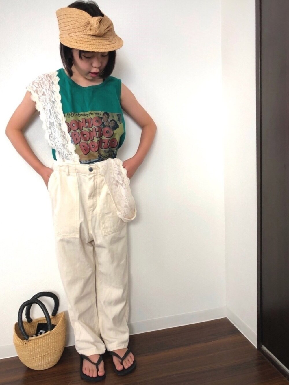 「ノースリーブ、カジュアルコーデ、サロペット、サンバイザー、白パンツ、麦わら帽子、休日スタイル、ビーチサンダル、かごバッグ、ゆるコーデ」｜「WOLF&RITAのアイテム（帽子、ベージュ系）」を使った、★COCO☆さん（キッズ・138cm）の夏コーディネートの1枚目の写真