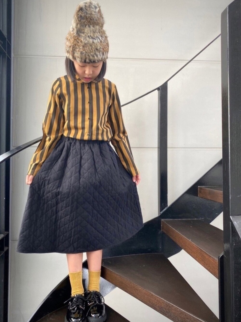 「秋コーデ、ストライプ、ブラウン、ブラウス、シャツ、ニット帽、ZARA、きれいめカジュアル、休日スタイル、カジュアルコーデ」｜「WOLF&RITAのアイテム（シャツ/ブラウス、ブラウン系）」を使った、★COCO☆さん（キッズ・138cm）の秋コーディネートの1枚目の写真