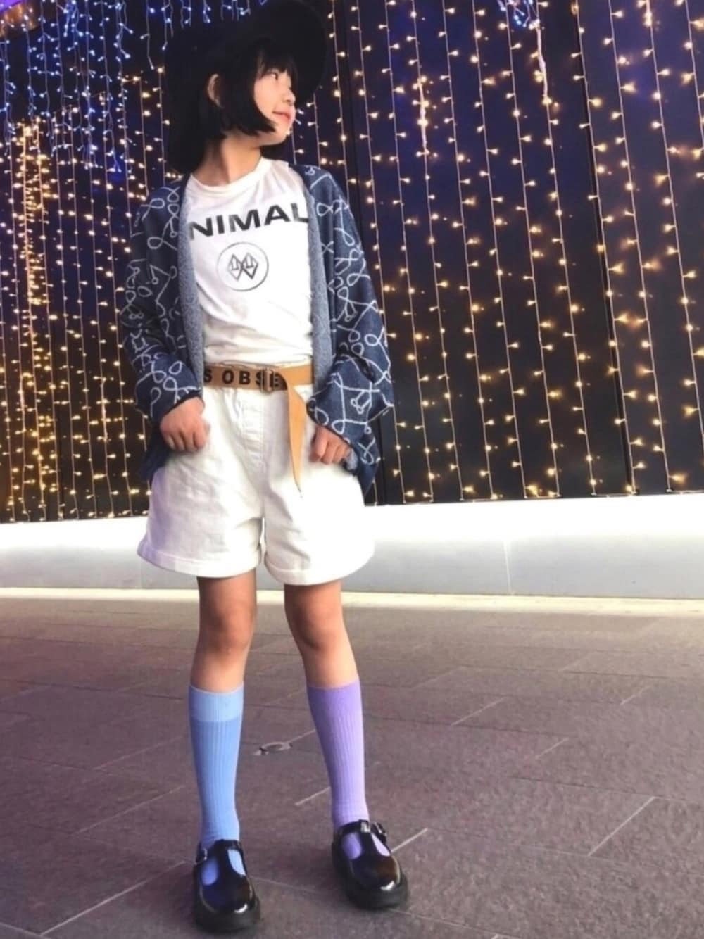「白パンツ、カジュアルコーデ、ソックス、Tシャツ、ベルト、ショートパンツ、ロゴT、休日スタイル、ハット、ゆるコーデ」｜「The animals observatoryのアイテム（ソックス/靴下、その他）」を使った、★COCO☆さん（キッズ・138cm）の夏コーディネートの1枚目の写真