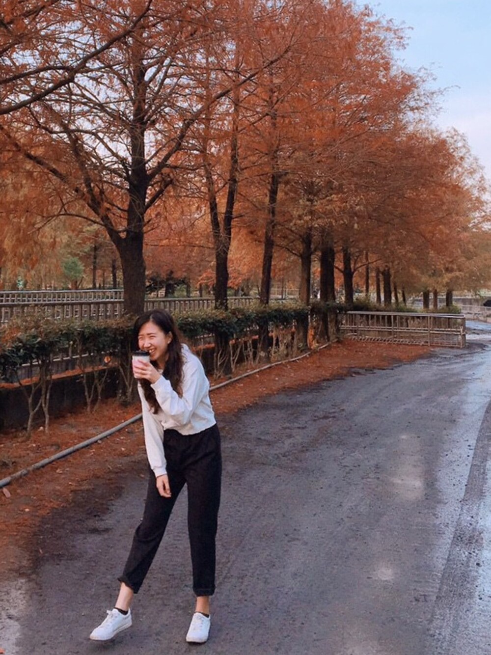 「慵懶運動風」｜「無のアイテム（パーカー、ホワイト系）」を使った、Rita莉塔さん（レディース・158cm）の冬コーディネートの1枚目の写真