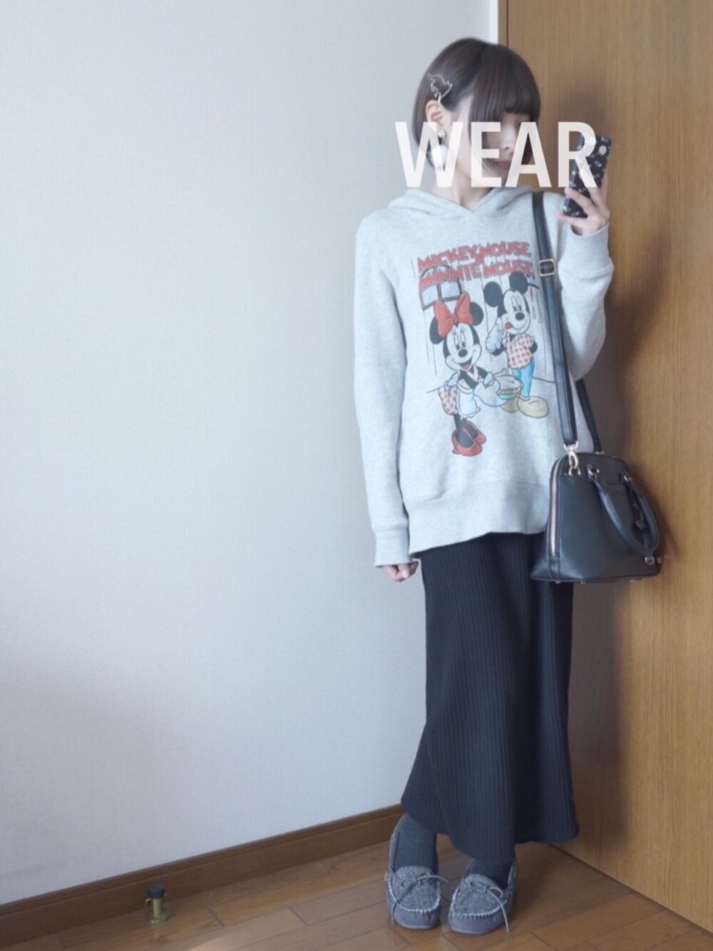 「パーカー、ニットスカート、楽チンコーデ、ユニクロ、UNIQLO、しまむら」｜「UNIQLOのアイテム（パーカー、グレー系）」を使った、senaさん（レディース・151cm）の冬コーディネートの1枚目の写真