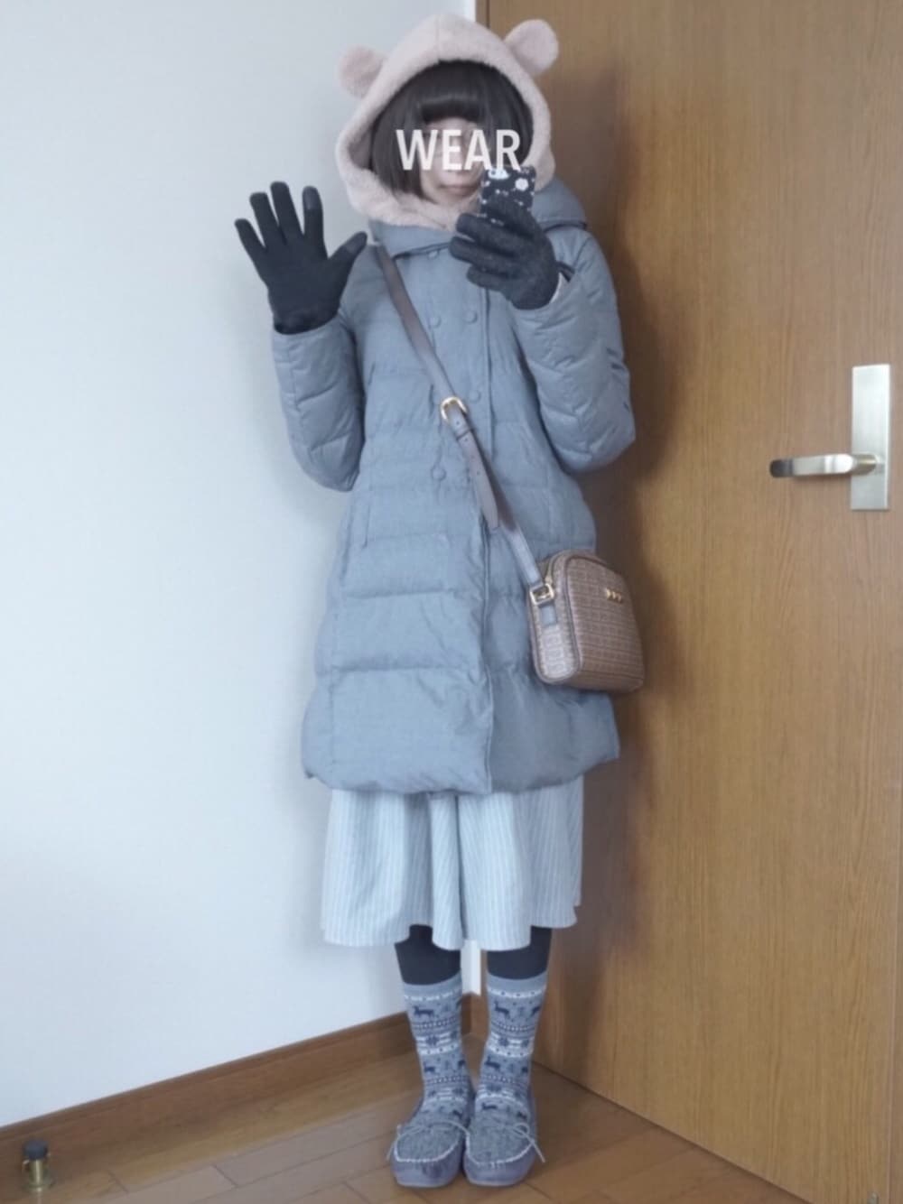 「あっかたコーデ、雪、ぽかぽか」｜「Golden Bearのアイテム（ダウンジャケット/コート、グレー系）」を使った、senaさん（レディース・151cm）の冬コーディネートの1枚目の写真