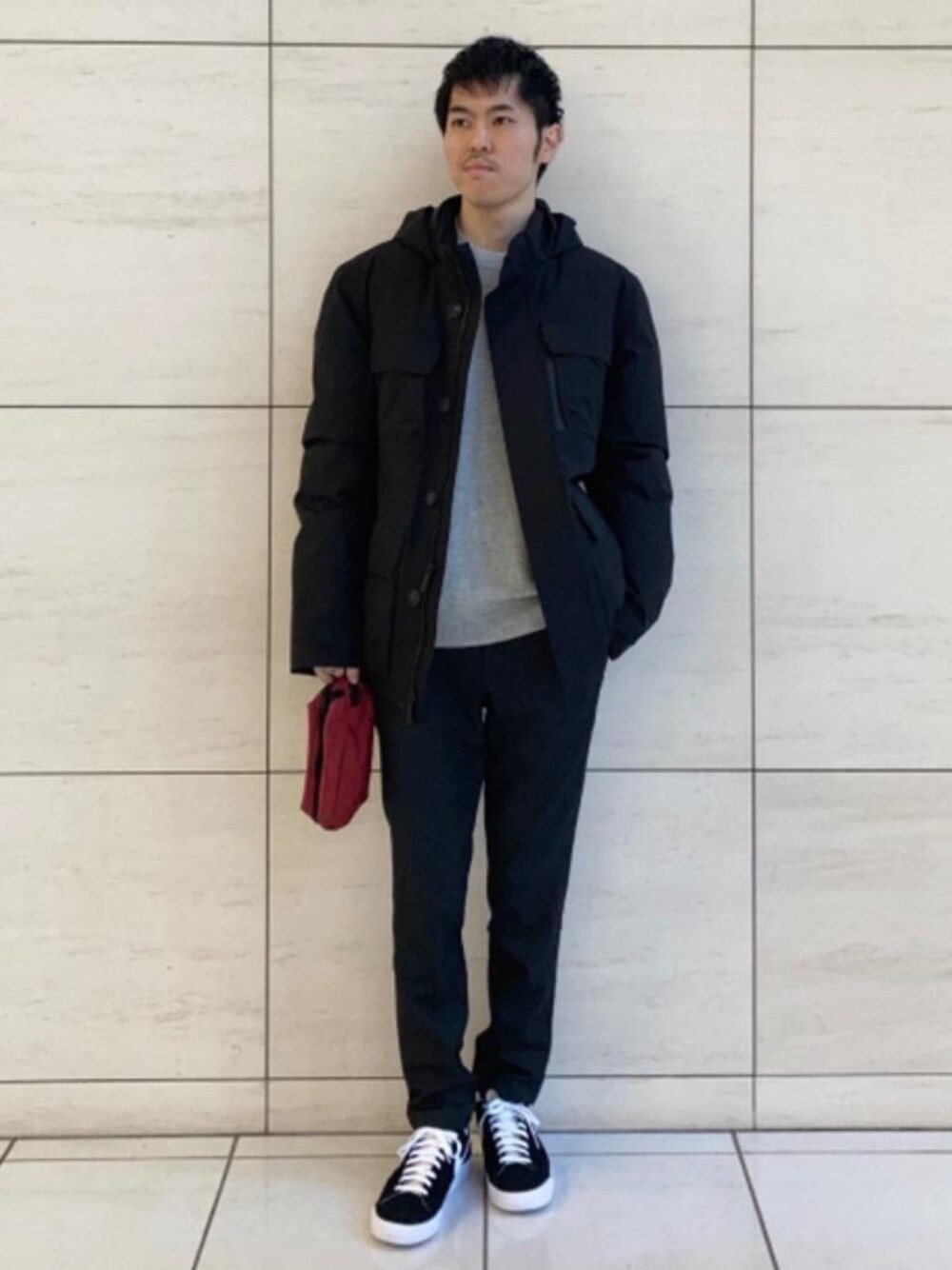 「スニーカー、トレンド、ストリート、シューズ、ぱんつ、あうたー」｜「green label relaxingの＜green label relaxing＞フルフランナローユーティリティー パンツ -ストレッチ-（その他パンツ、グレー系）」を使った、iwasaki_tさん（メンズ・175cm）の冬コーディネートの1枚目の写真