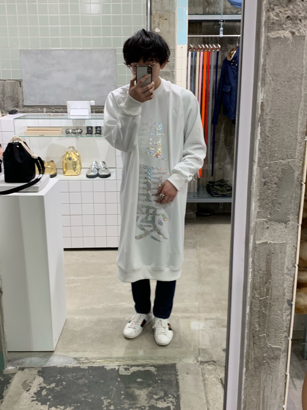 「themongolianchopps、モンゴリアンチョップス、貴重愛、A.P.C.、デニム、GUCCI」｜「ザモンゴリアンチョップスのアイテム（トップス、ホワイト系）」を使った、ししさん（メンズ・171cm）の冬コーディネートの1枚目の写真